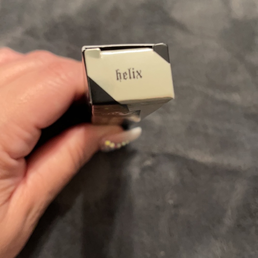 KVD Metal Crush Liquid Highlighter Helix - Picture 4 of 5